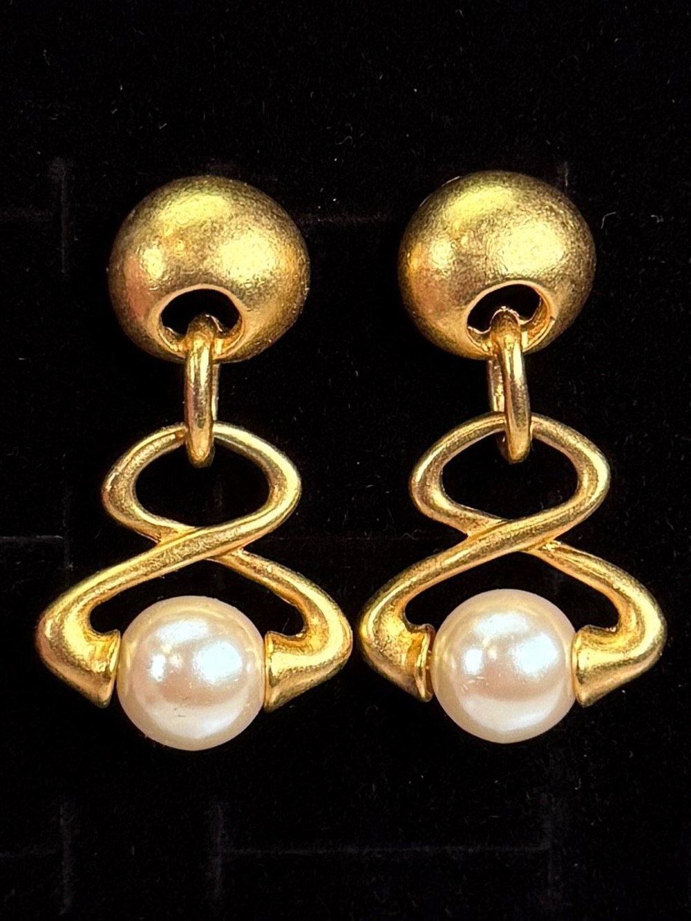 Vintage brushed Goldtone with faux pearl pierced earrings
